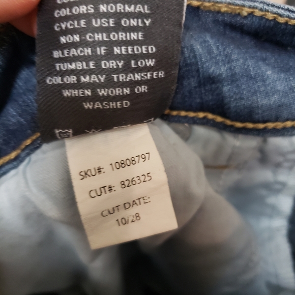 Torrid Jeans Womens Size 16 Mid Rise Tappered Leg Raw Hem Denim - Picture 10 of 10